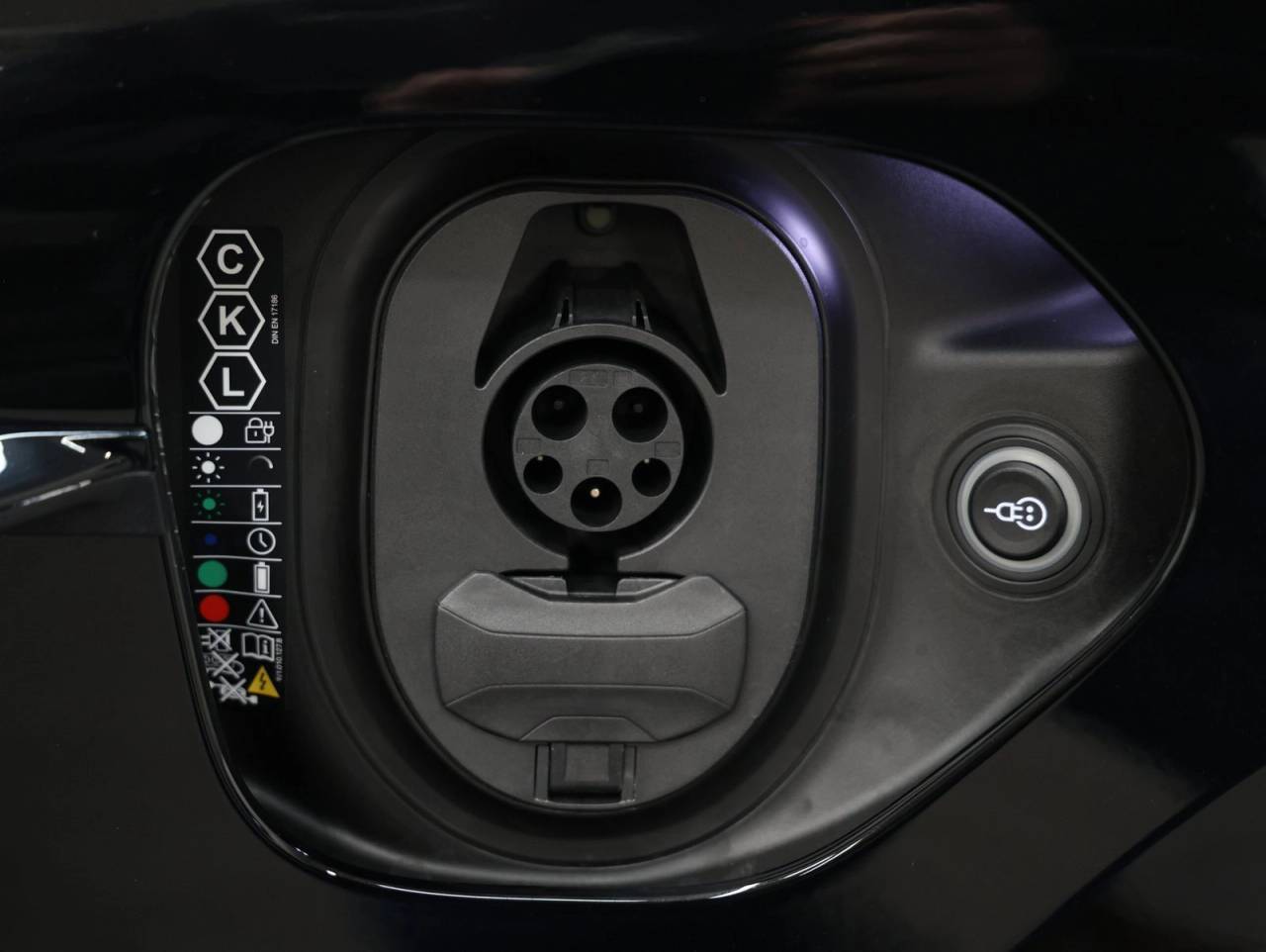 2025 Porsche Taycan Taycan 4