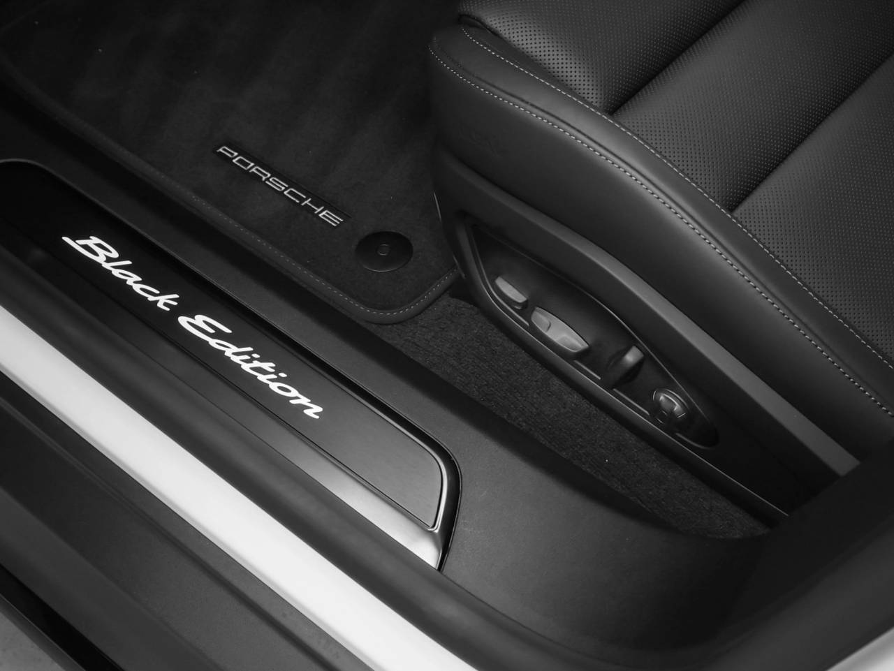 2026 Porsche Taycan Taycan 4 Black Edition