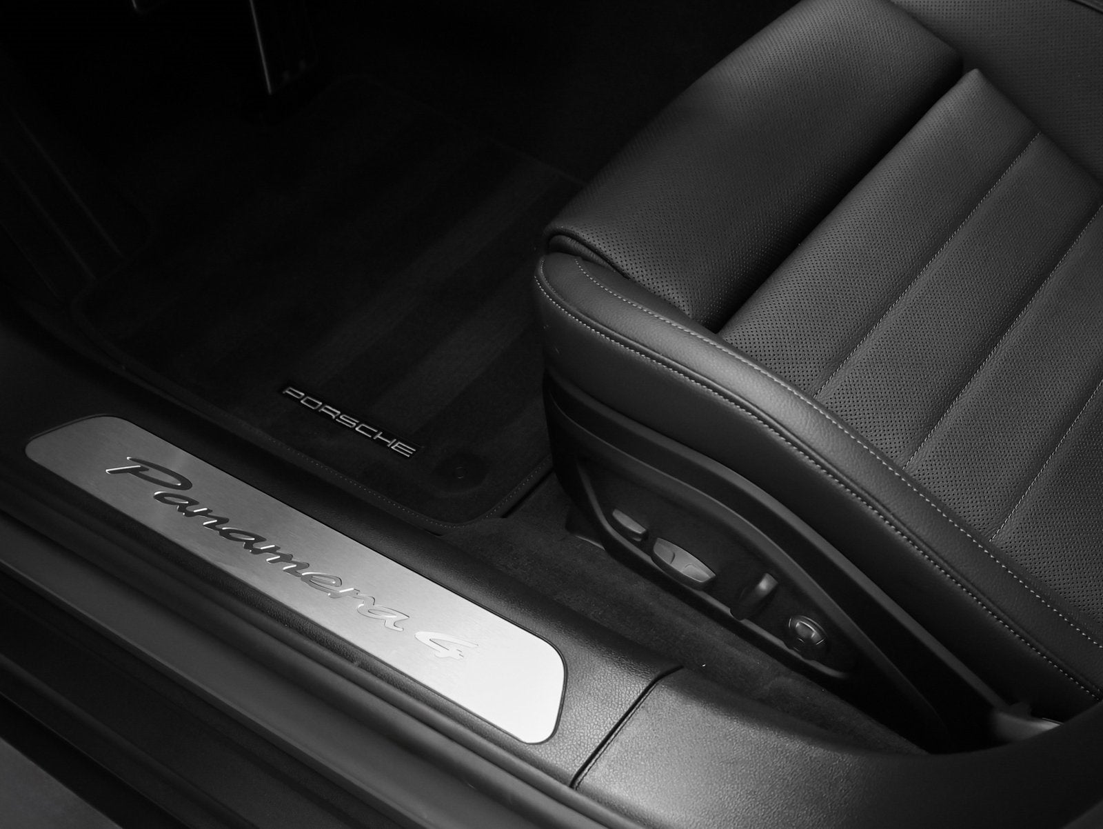 2026 Porsche Panamera 4