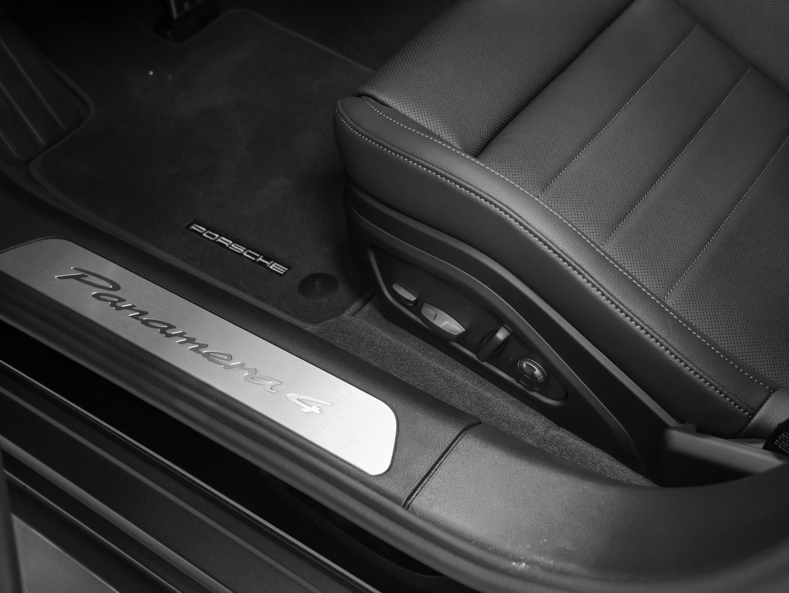 2026 Porsche Panamera 4