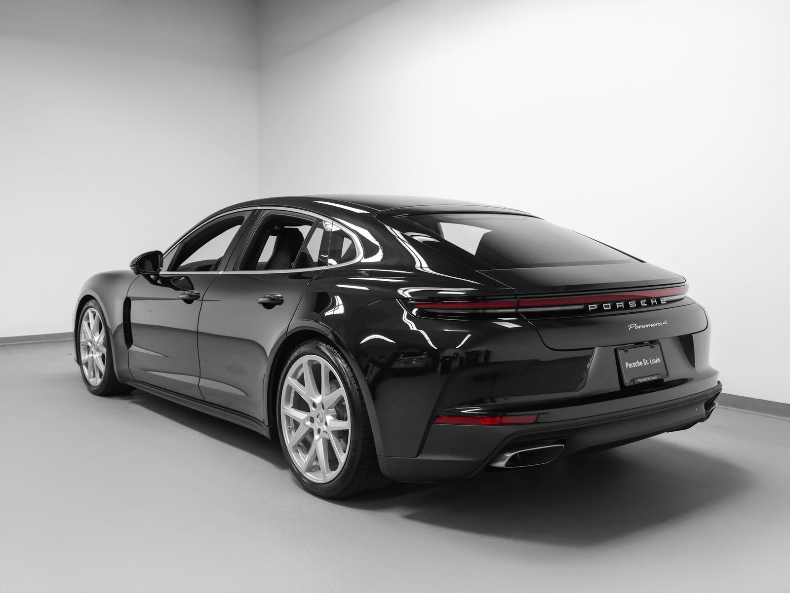2026 Porsche Panamera 4
