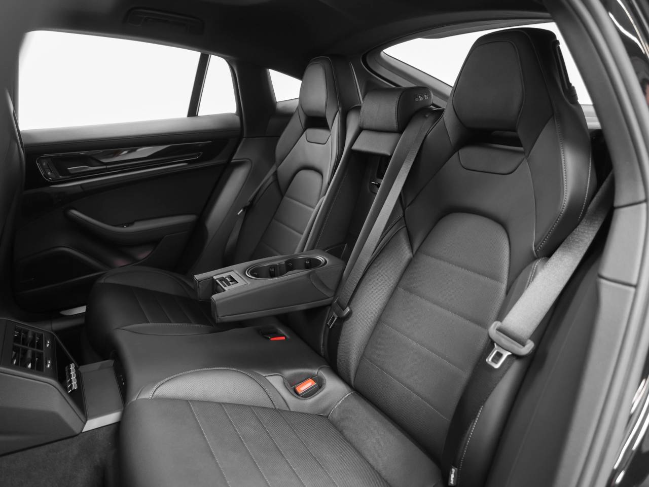 2026 Porsche Panamera 4