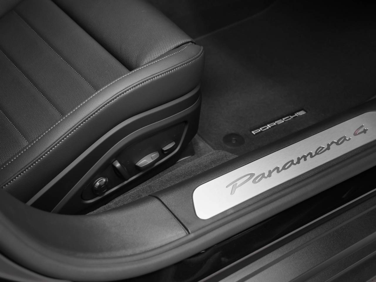 2026 Porsche Panamera 4
