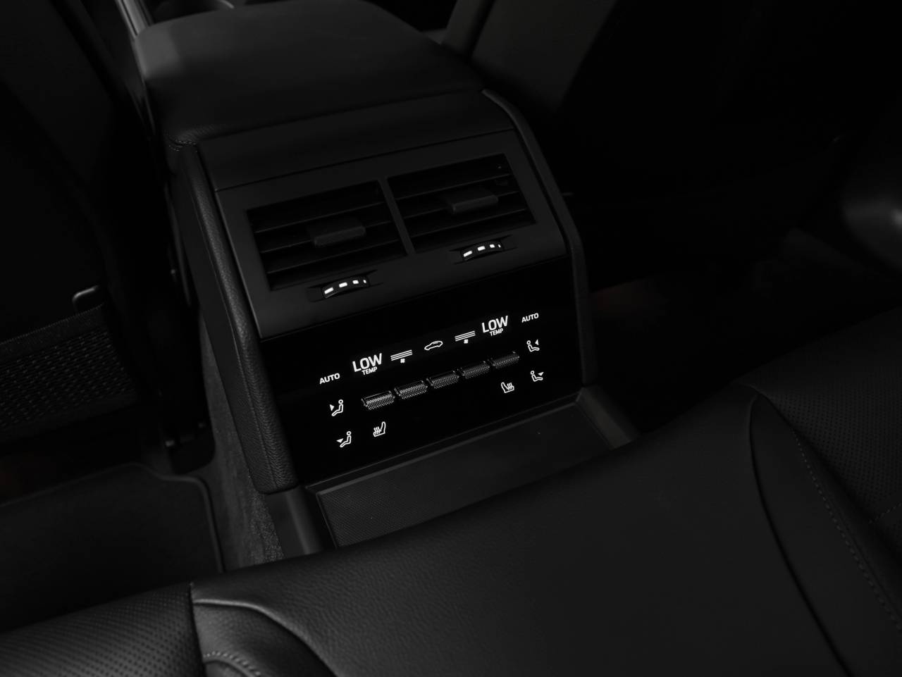 2026 Porsche Panamera 4