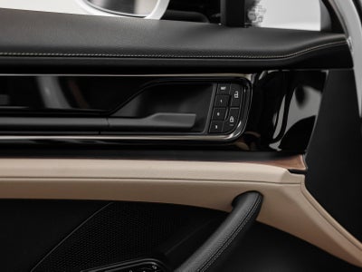 2025 Porsche Panamera 4