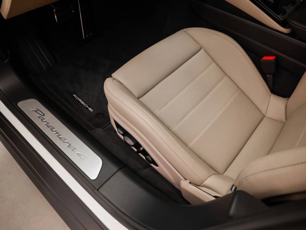 2025 Porsche Panamera 4