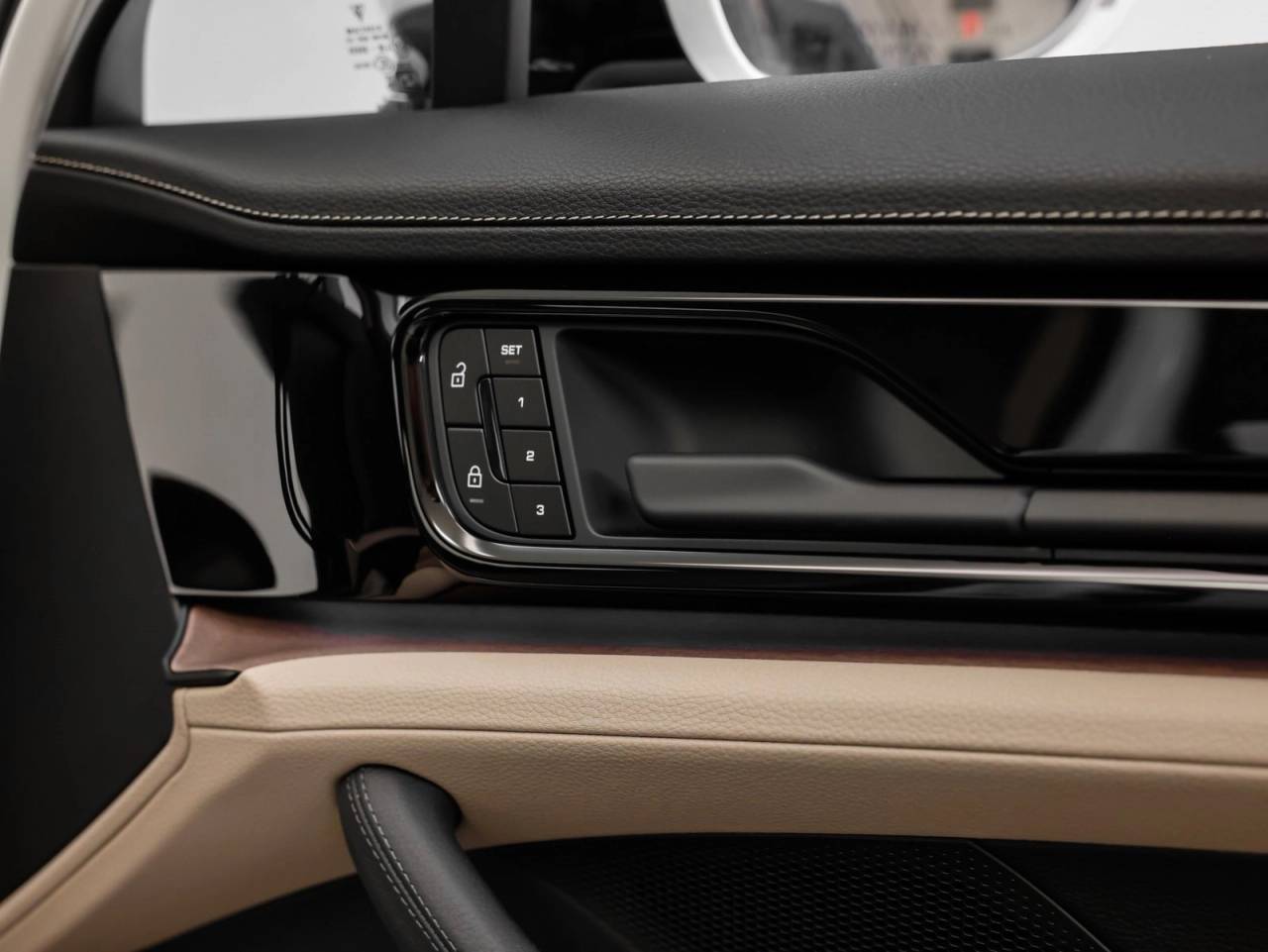 2025 Porsche Panamera 4