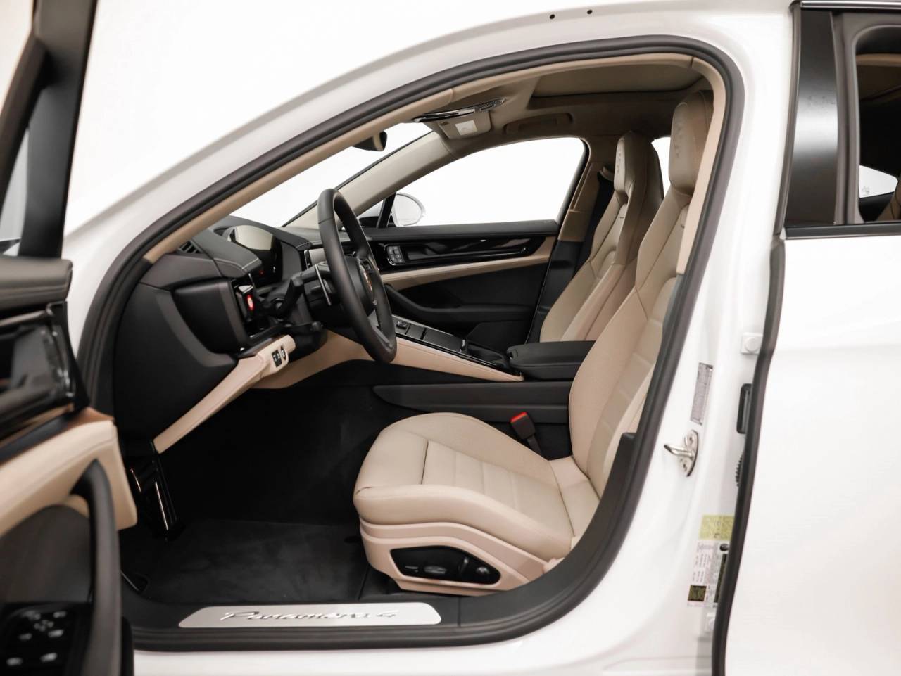 2025 Porsche Panamera 4