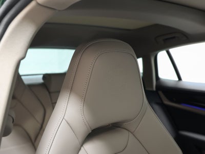 2026 Porsche Panamera 4