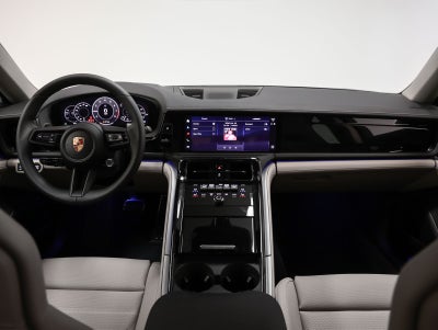 2026 Porsche Panamera 4
