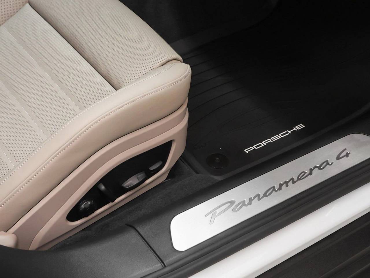 2025 Porsche Panamera Panamera 4