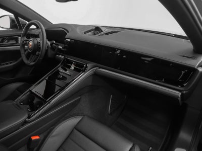 2025 Porsche Panamera 4