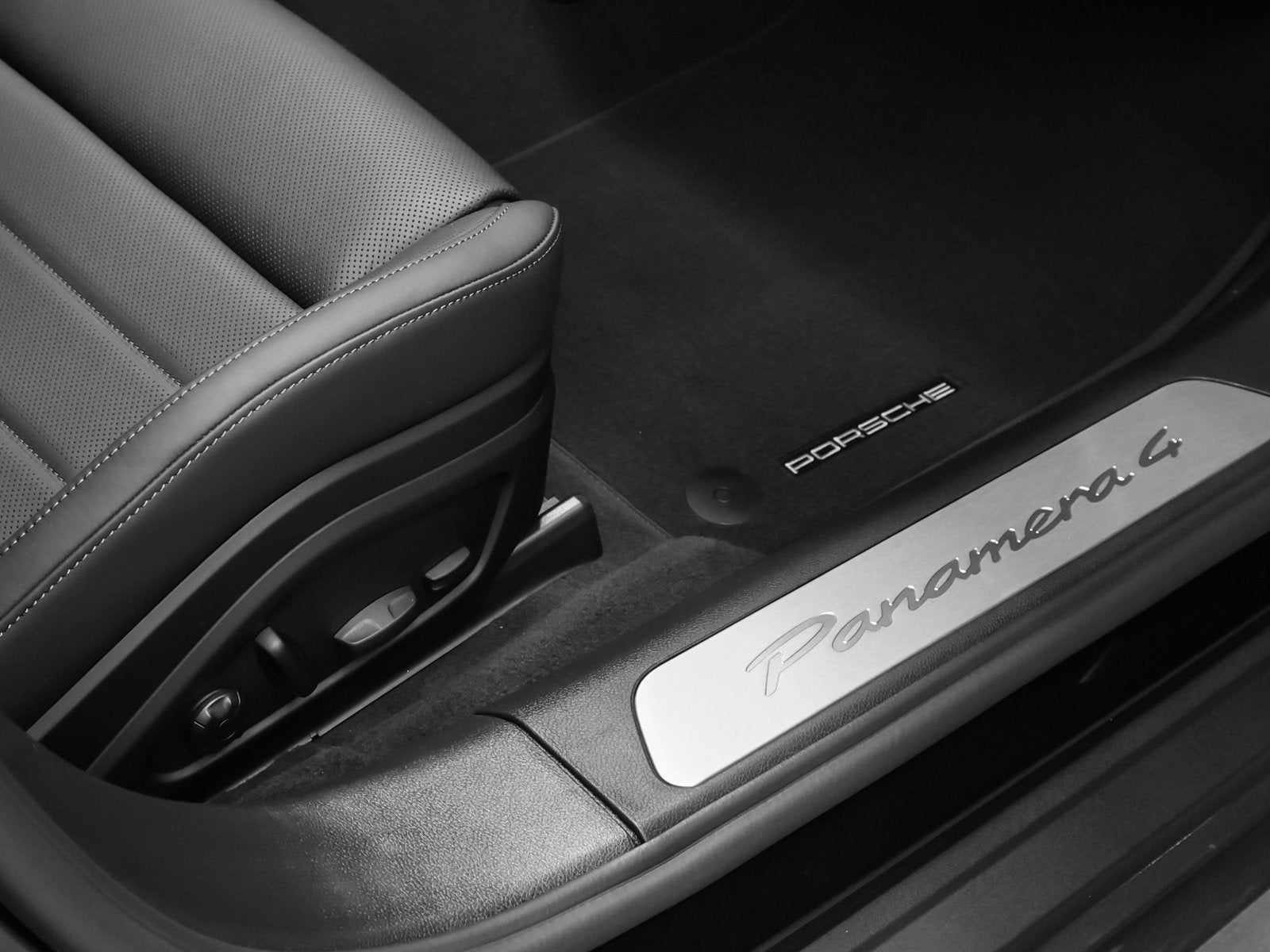 2026 Porsche Panamera 4