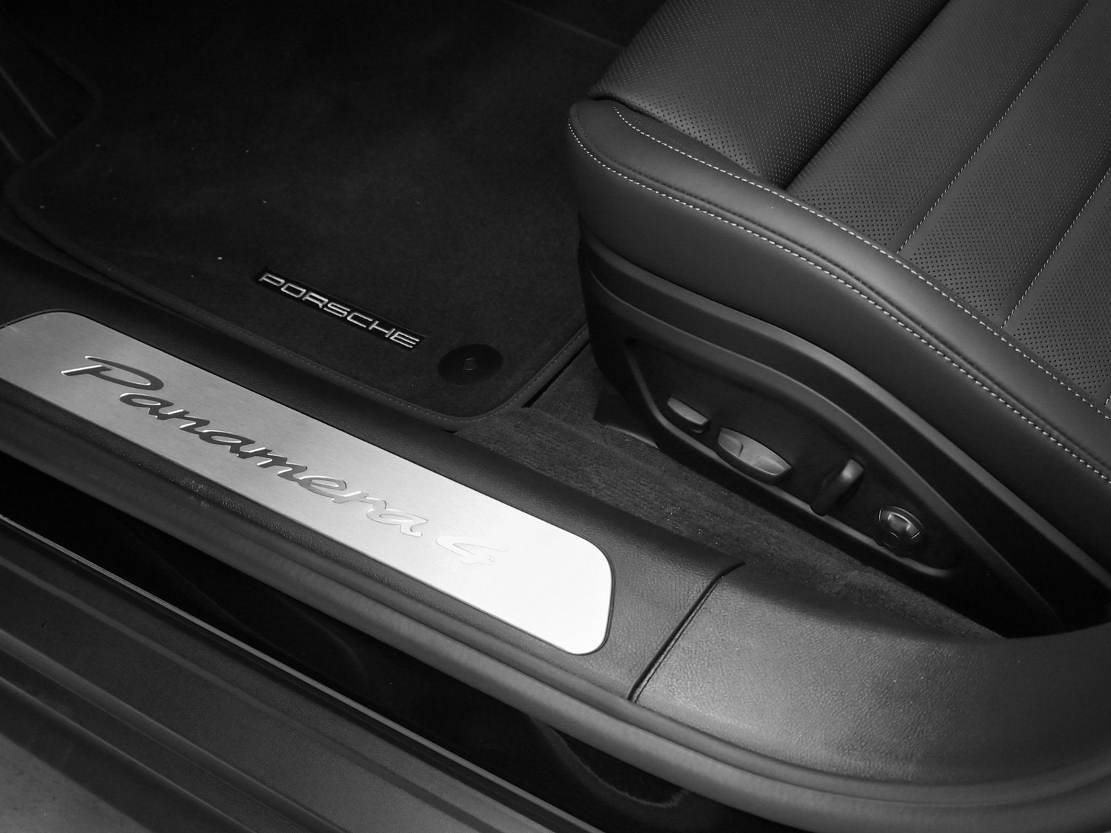 2026 Porsche Panamera 4