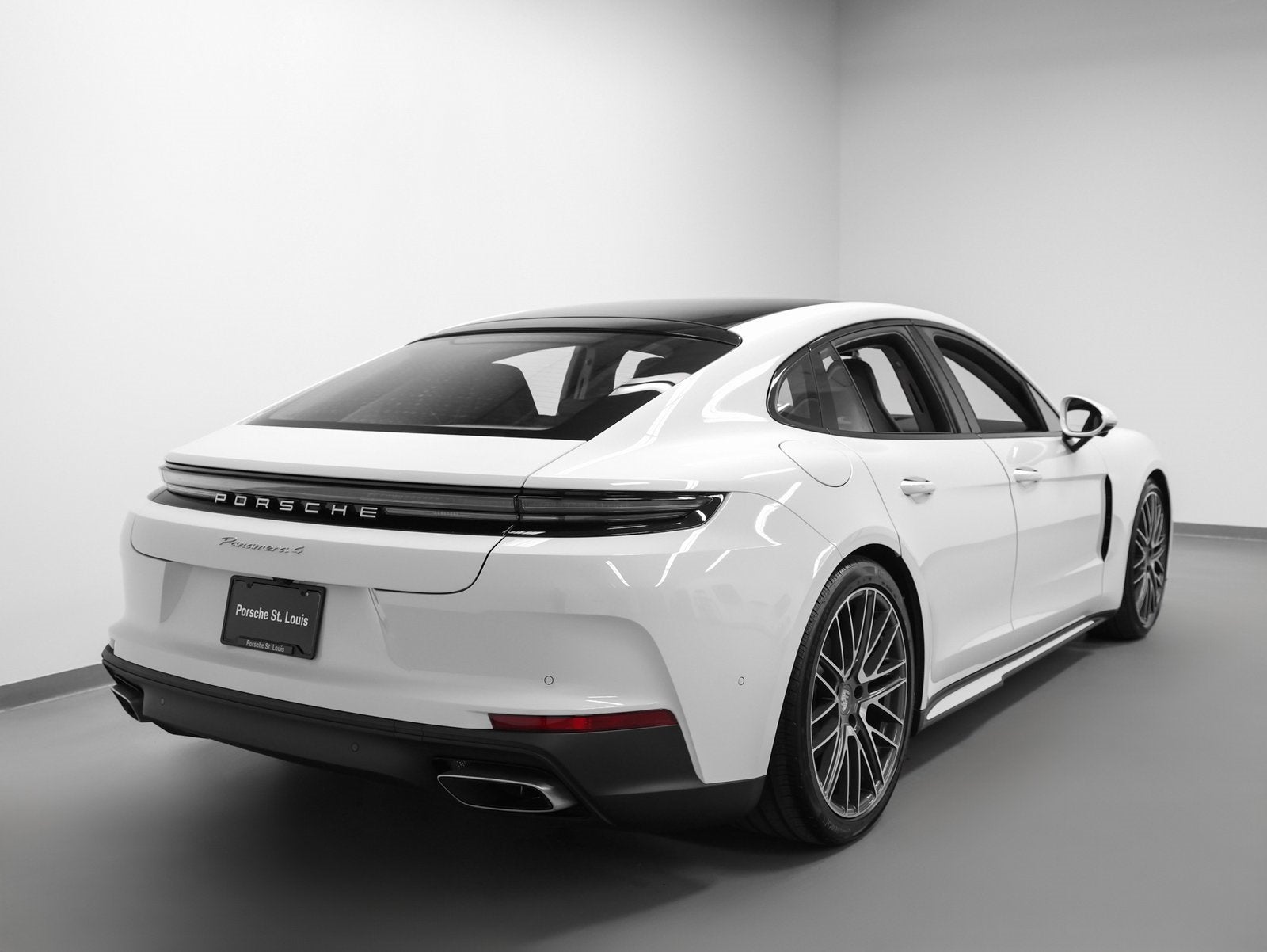 2026 Porsche Panamera 4