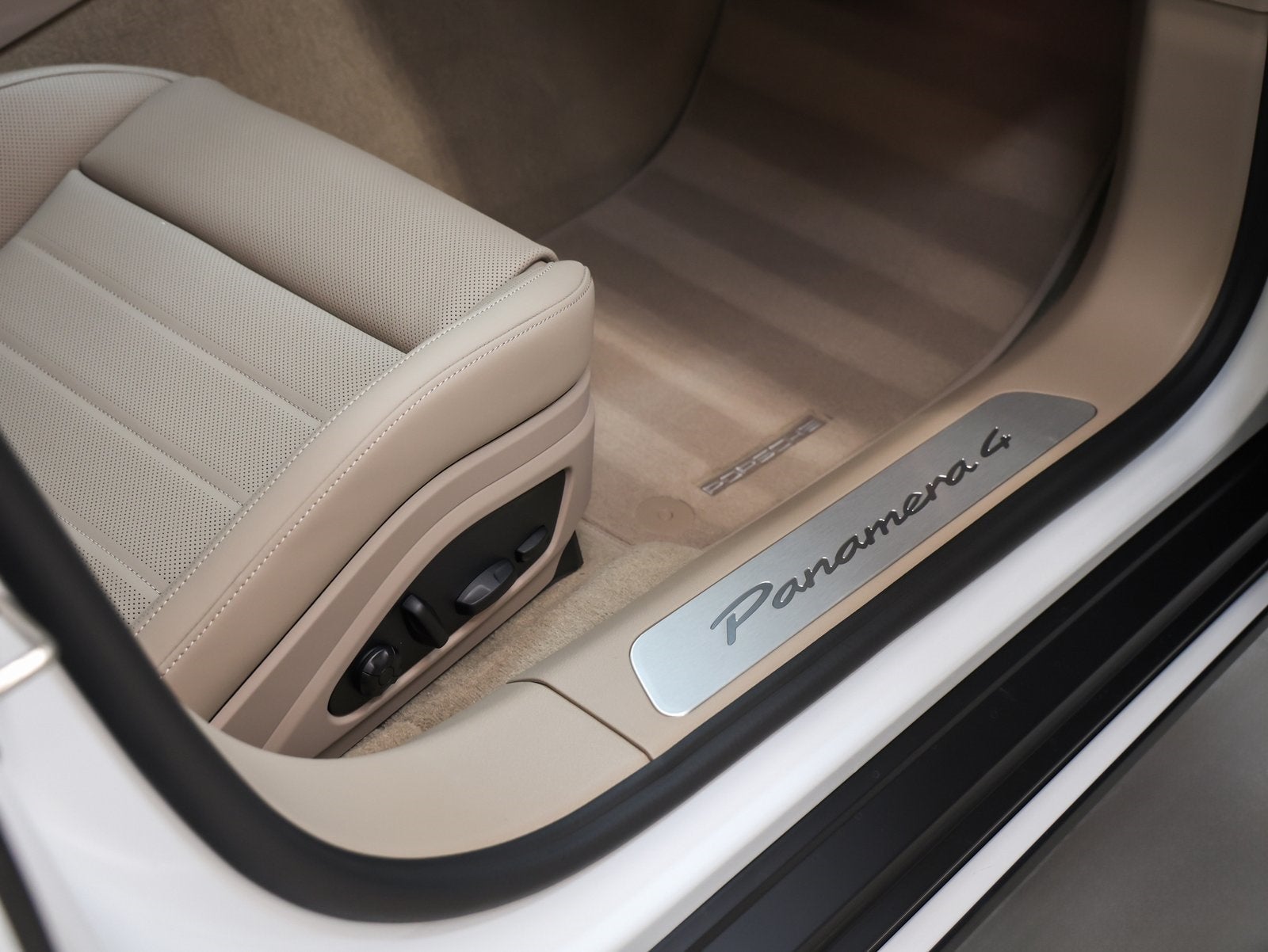 2026 Porsche Panamera 4