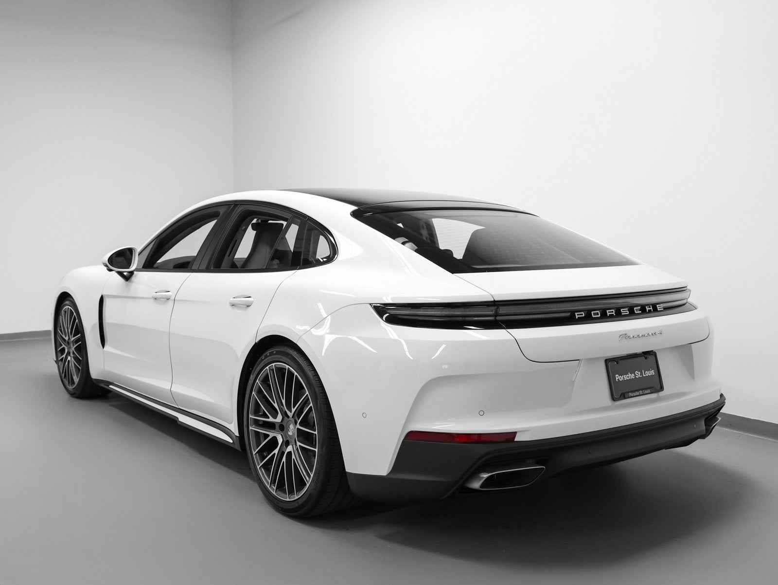 2026 Porsche Panamera 4
