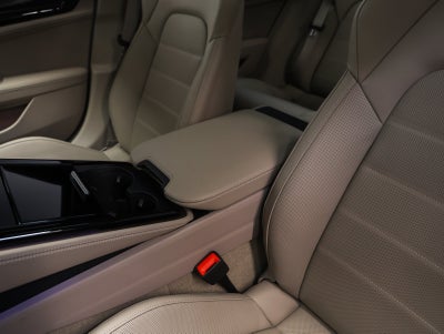 2026 Porsche Panamera 4