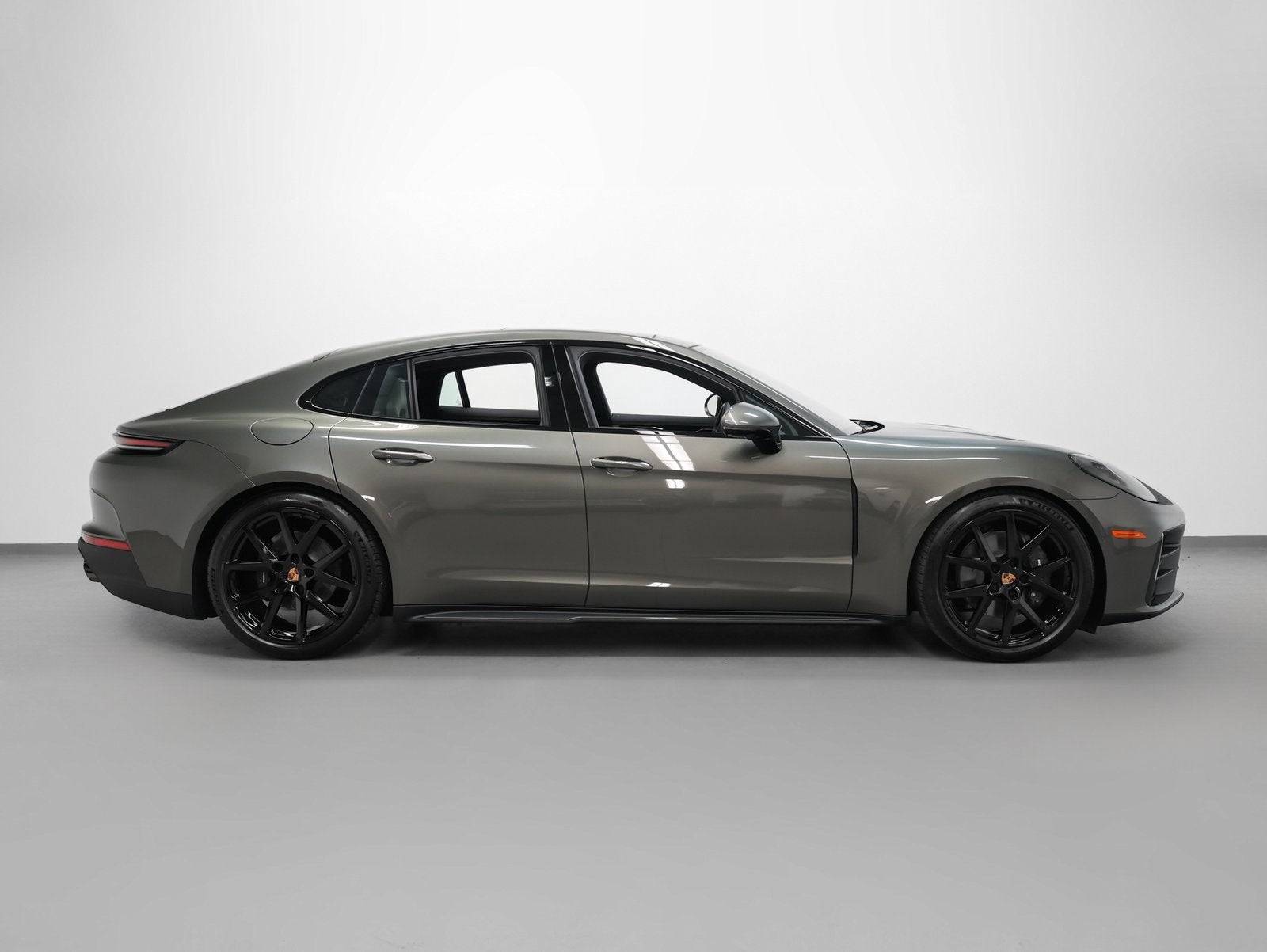 2026 Porsche Panamera 4