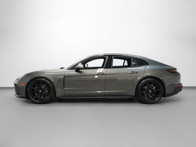 2026 Porsche Panamera 4