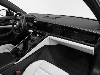 2026 Porsche Panamera 4