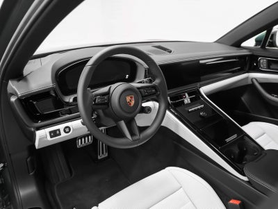 2026 Porsche Panamera 4