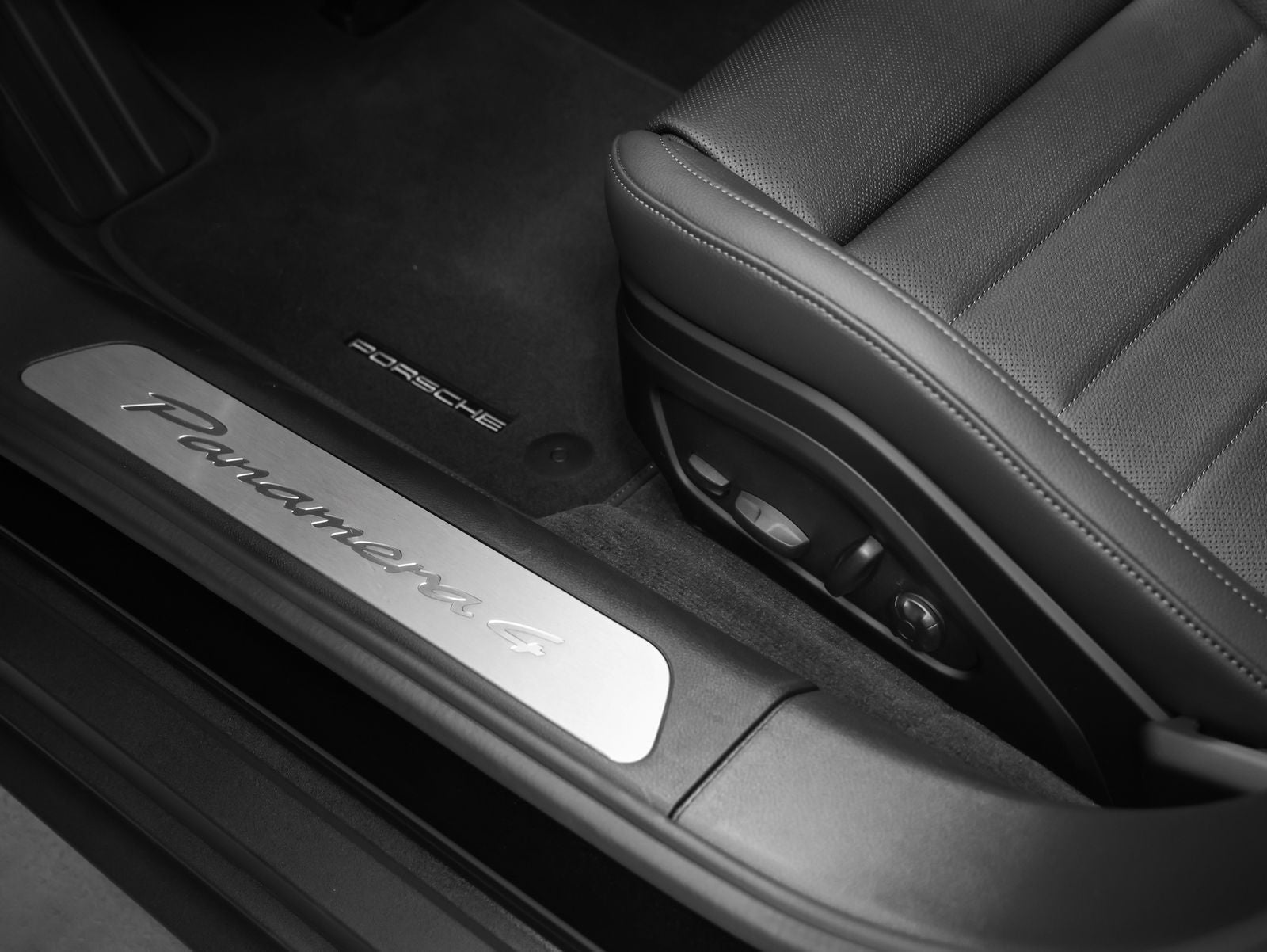 2026 Porsche Panamera 4