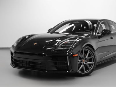2026 Porsche Panamera 4