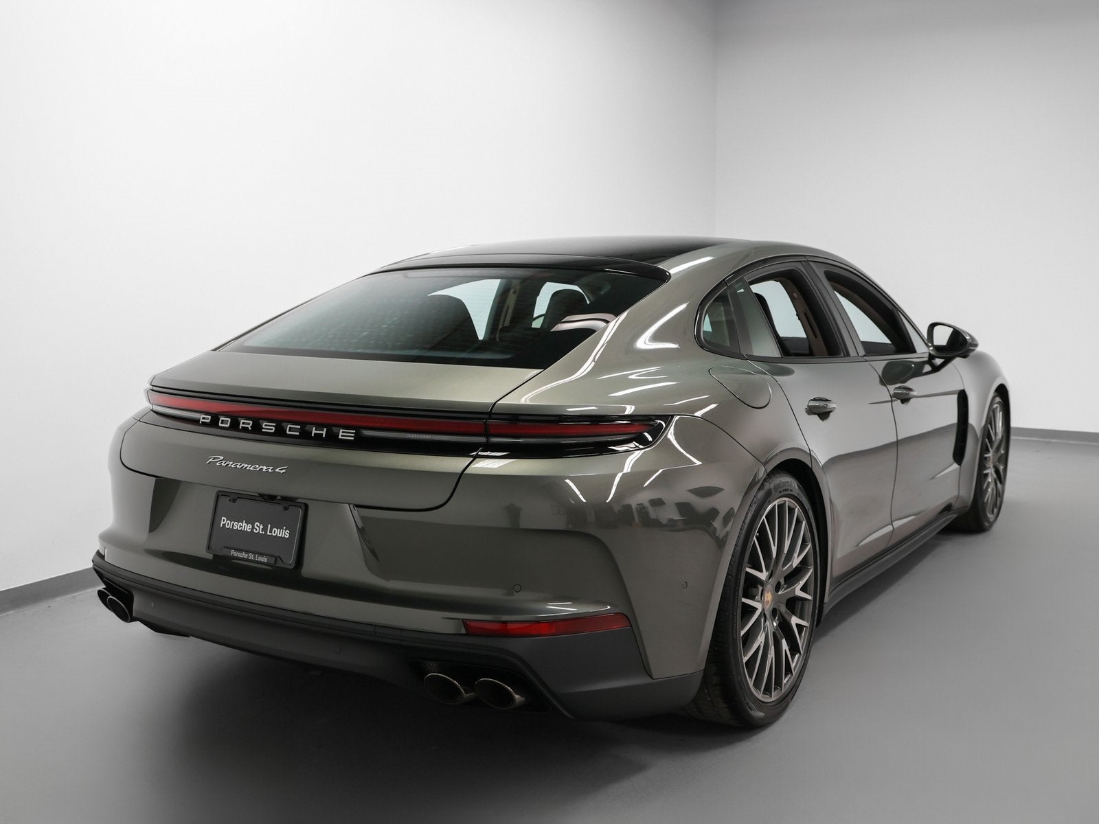 2026 Porsche Panamera 4