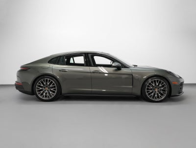 2026 Porsche Panamera 4