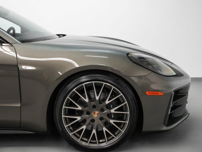 2026 Porsche Panamera 4