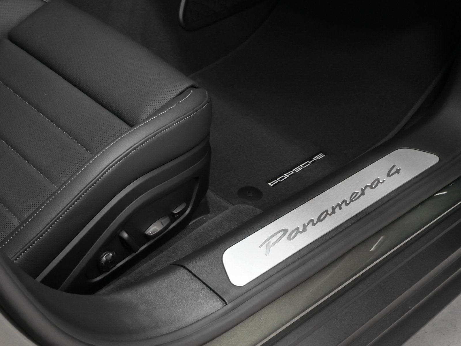 2026 Porsche Panamera 4