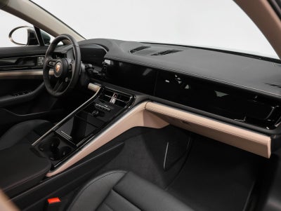 2026 Porsche Panamera 4