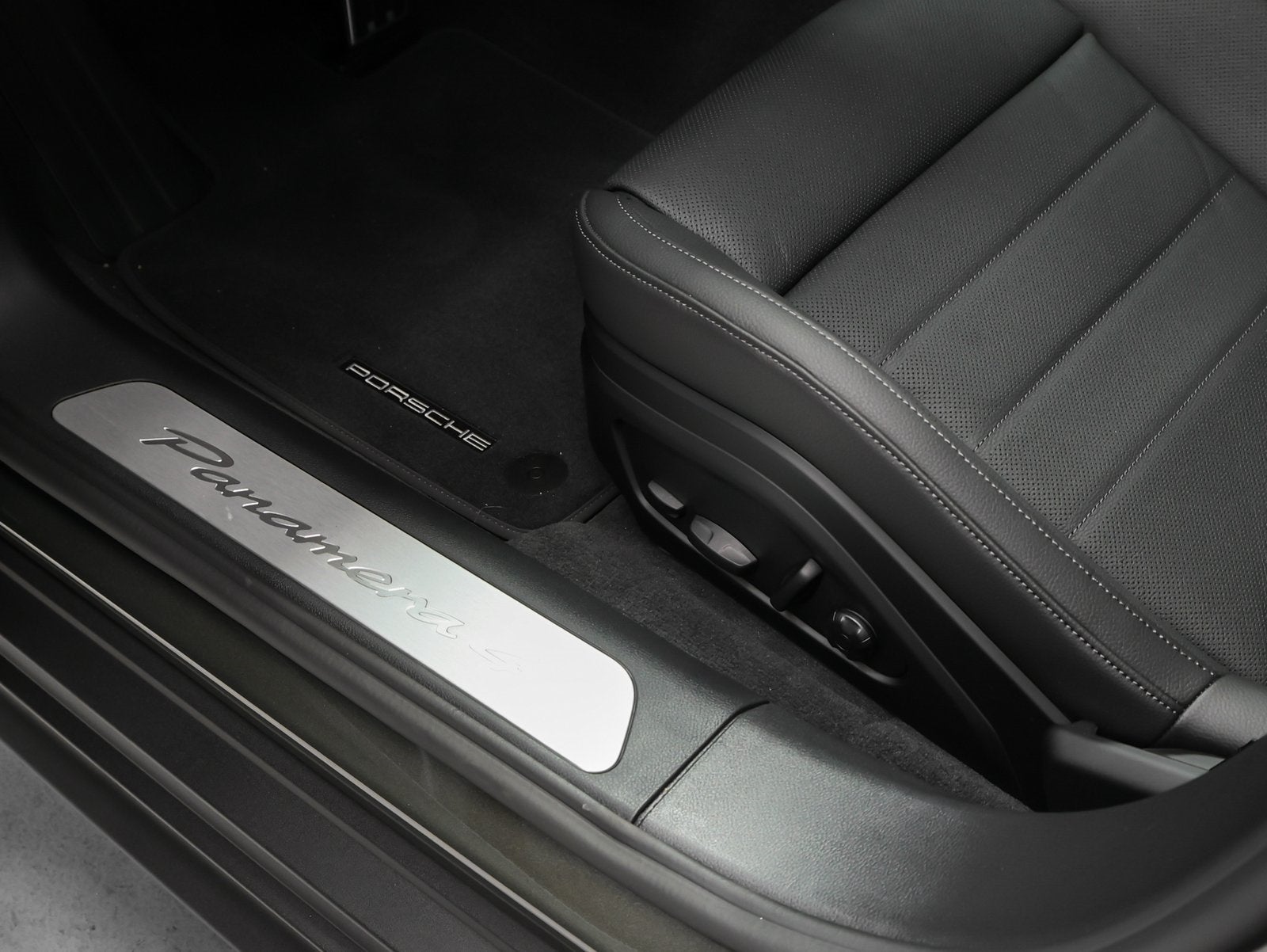 2026 Porsche Panamera 4