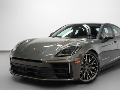 2026 Porsche Panamera 4