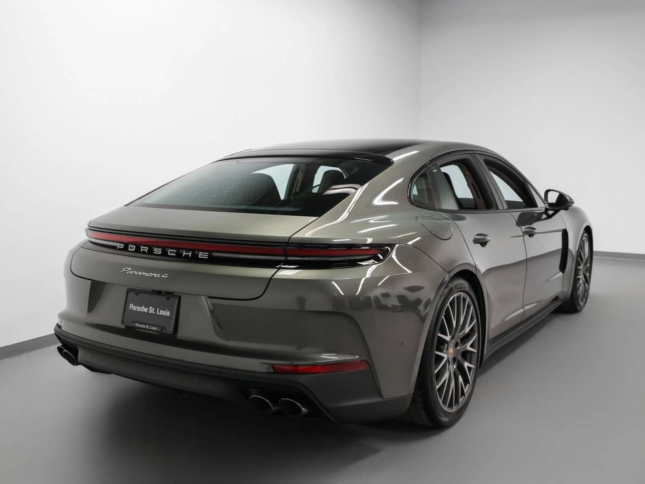 2026 Porsche Panamera 4