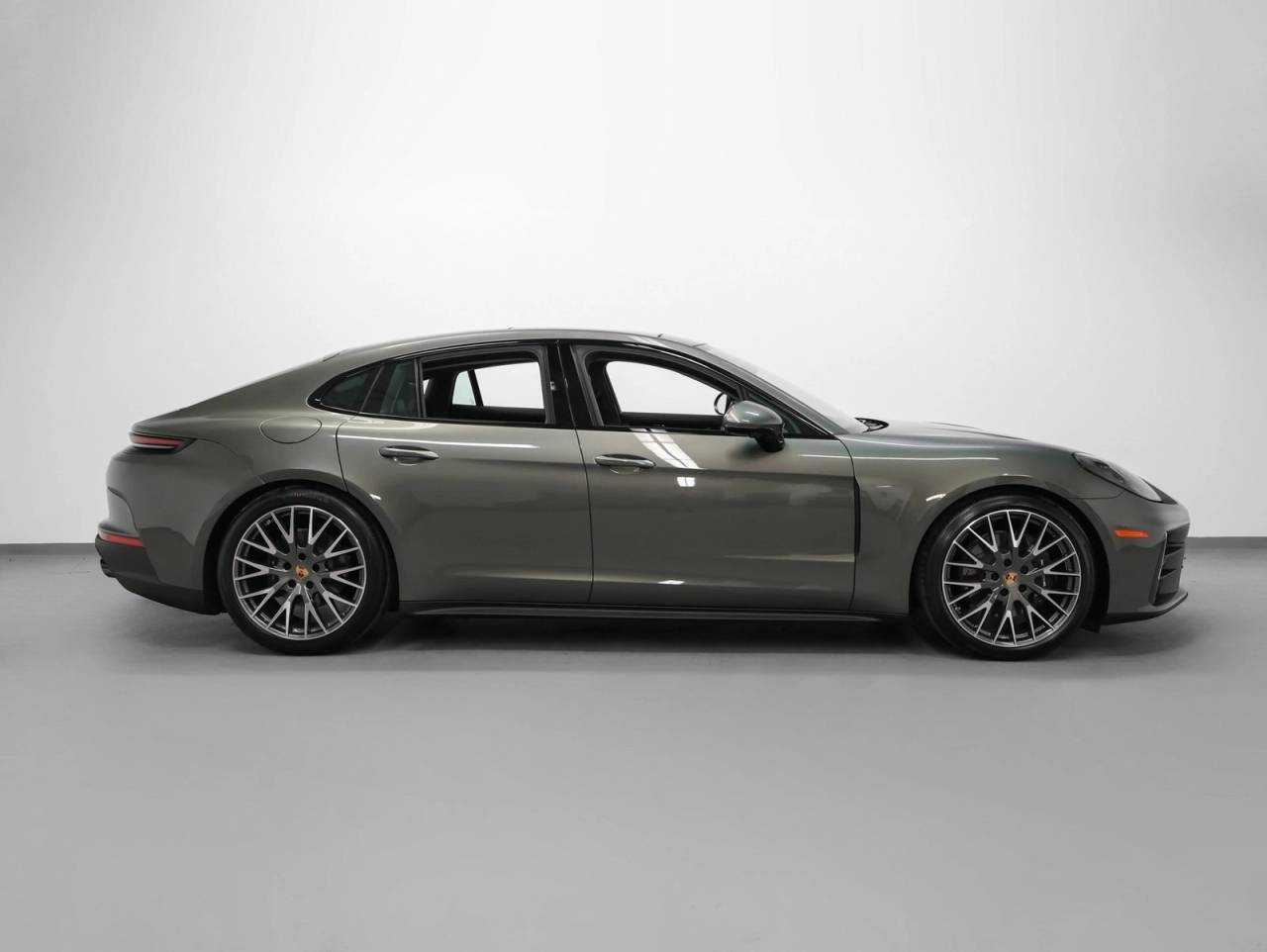 2026 Porsche Panamera 4