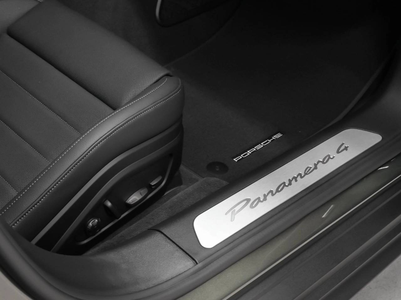 2026 Porsche Panamera 4