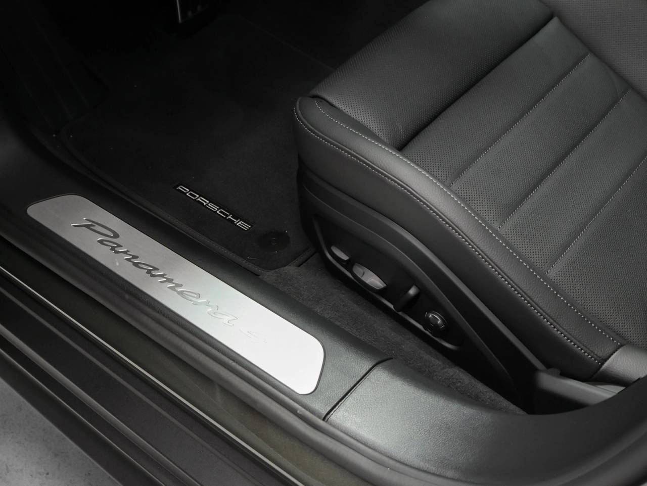2026 Porsche Panamera 4