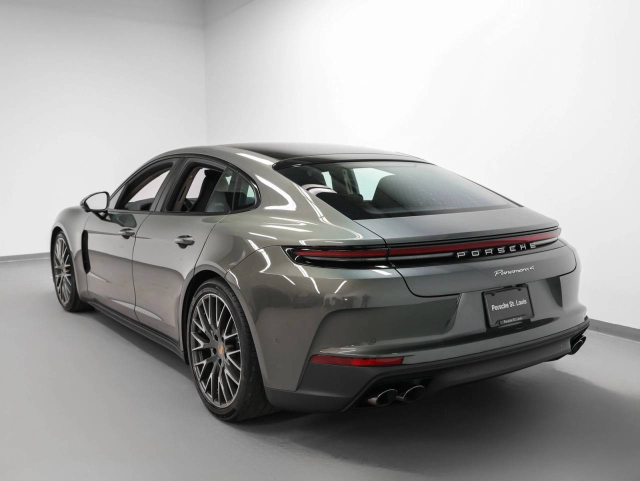 2026 Porsche Panamera 4