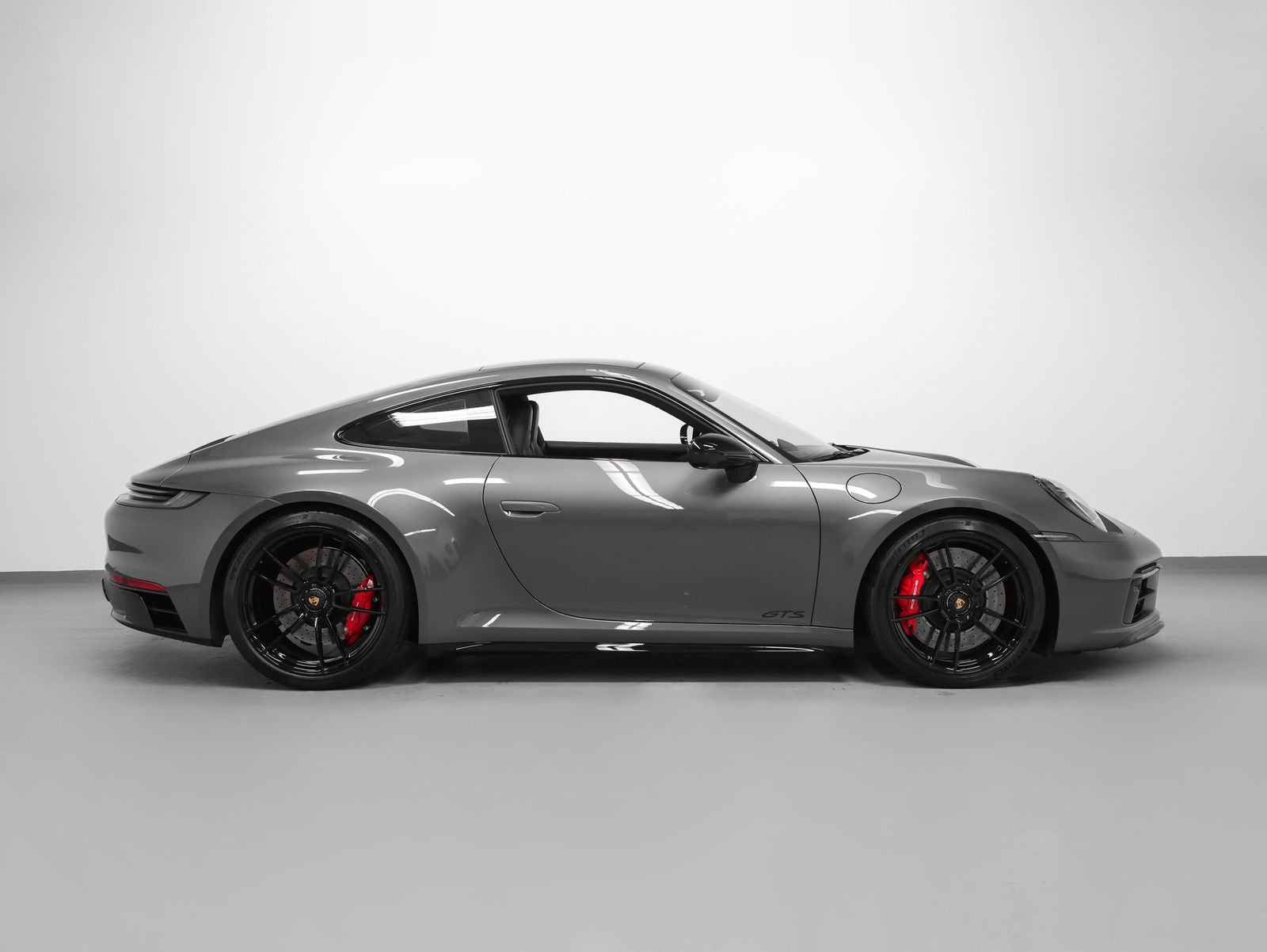 2022 Porsche 911 Carrera 4 GTS