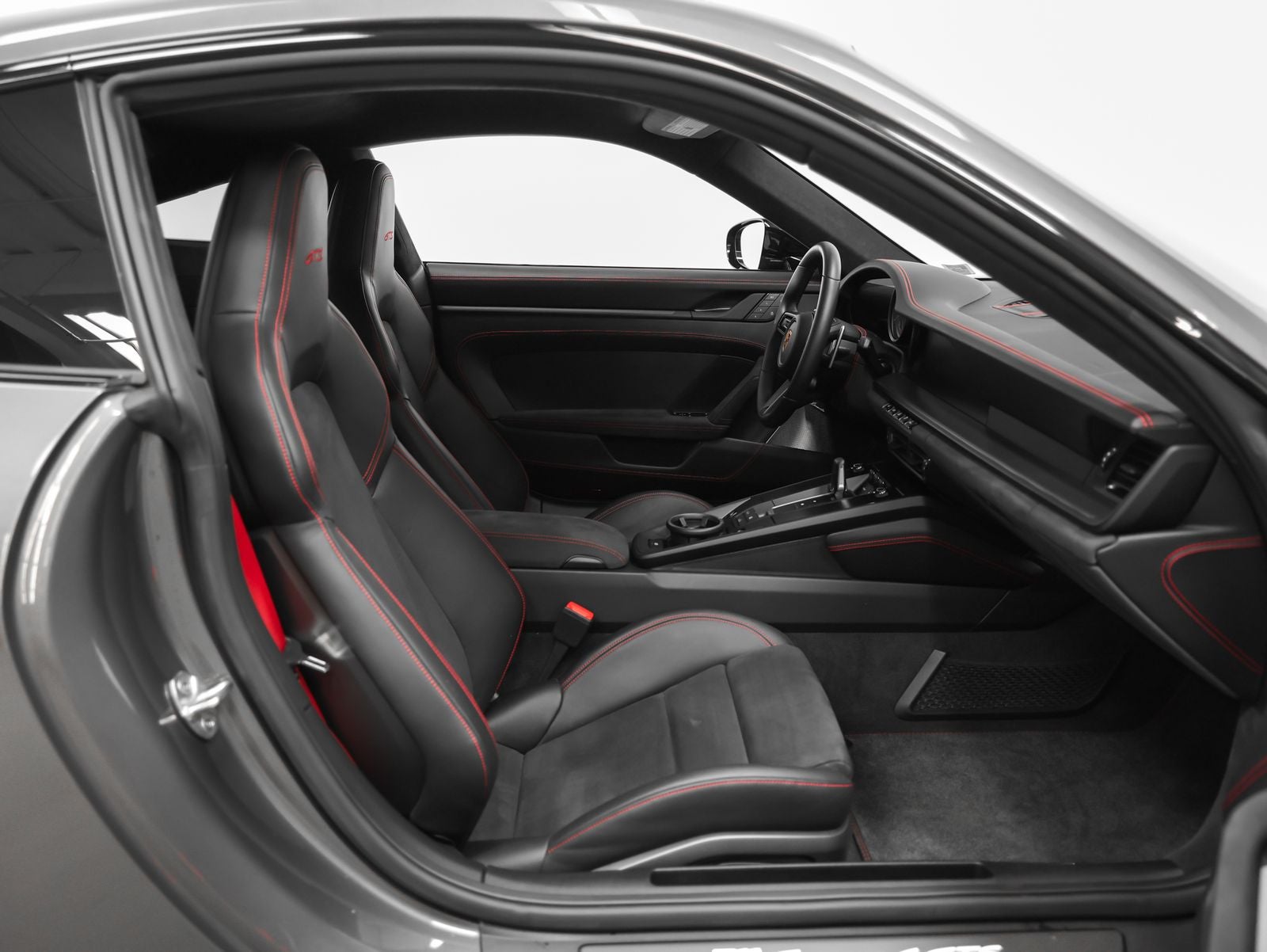 2022 Porsche 911 Carrera 4 GTS