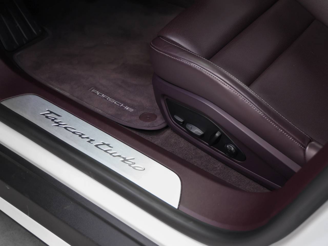 2024 Porsche Taycan Taycan Turbo (MY24)