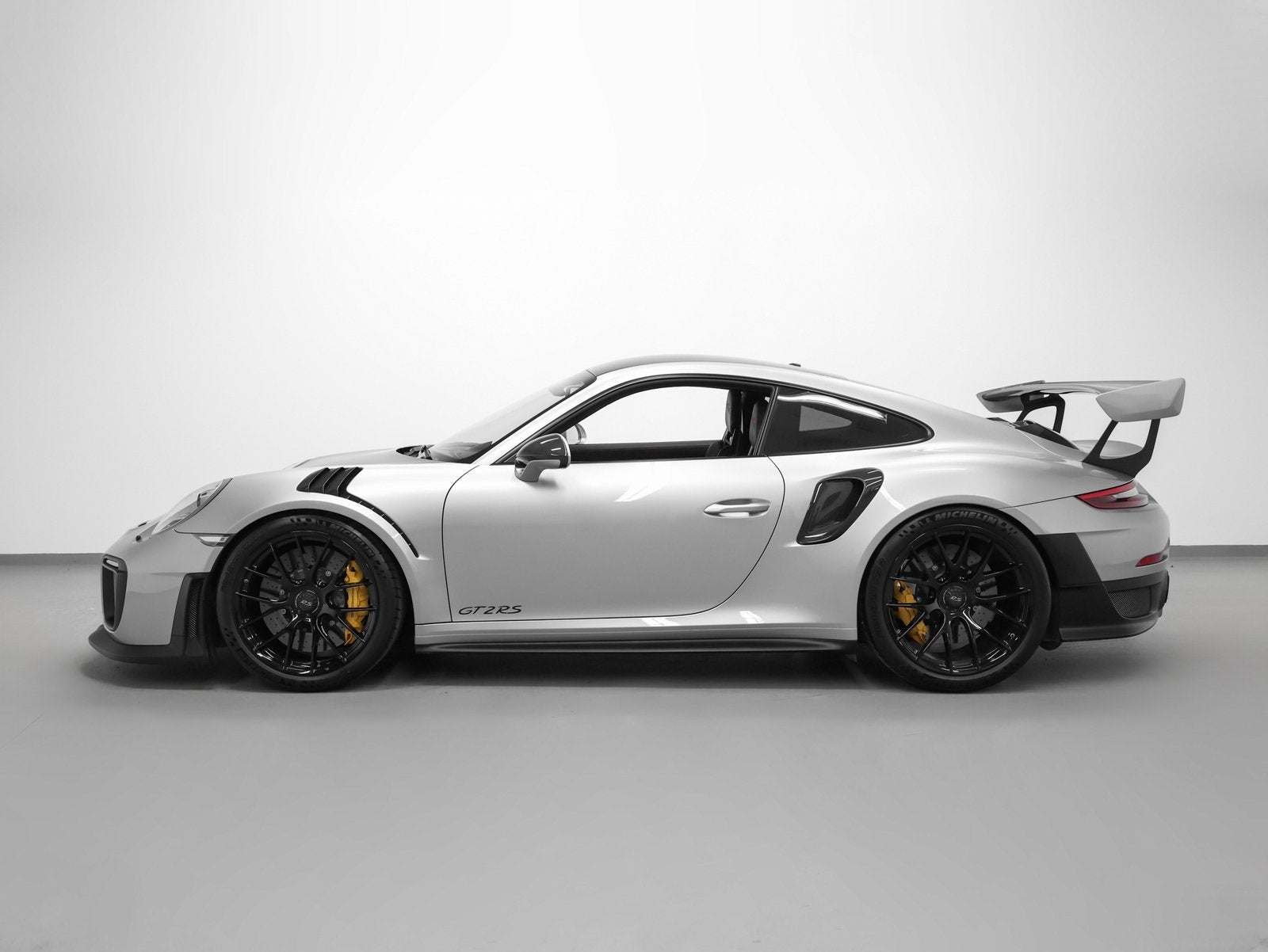 2018 Porsche 911 GT2 RS Weissach Package
