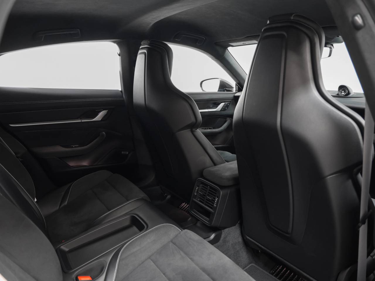 2025 Porsche Taycan Turbo GT