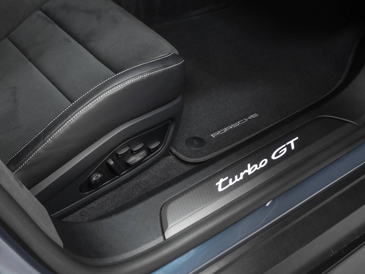 2025 Porsche Taycan Turbo GT