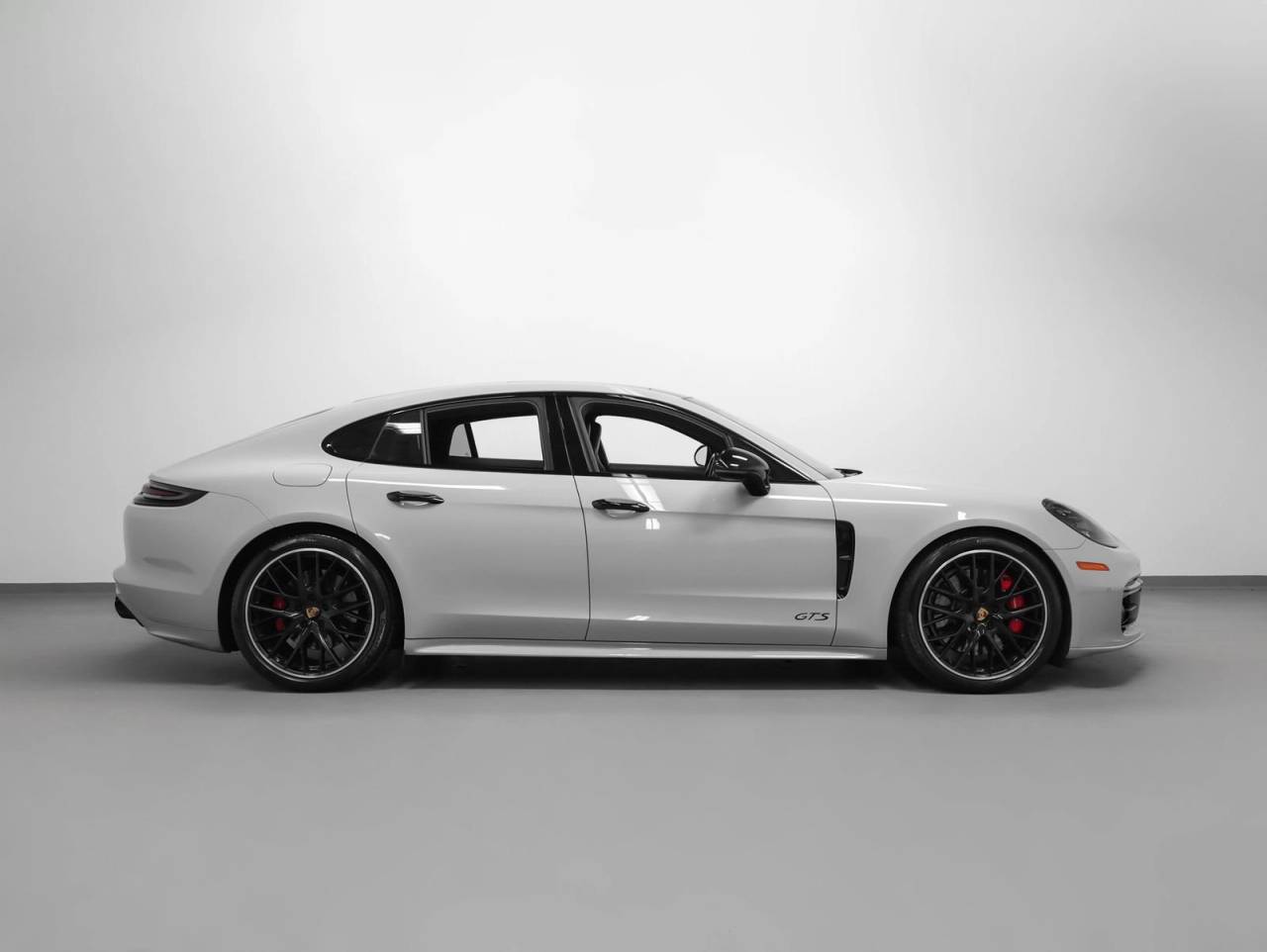 2020 Porsche Panamera Panamera GTS