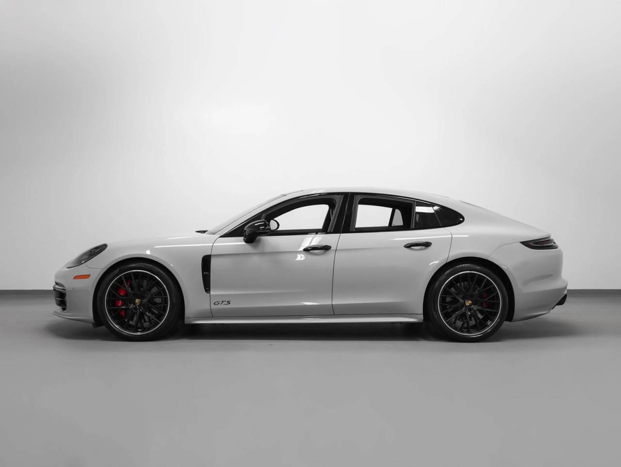 2020 Porsche Panamera Panamera GTS