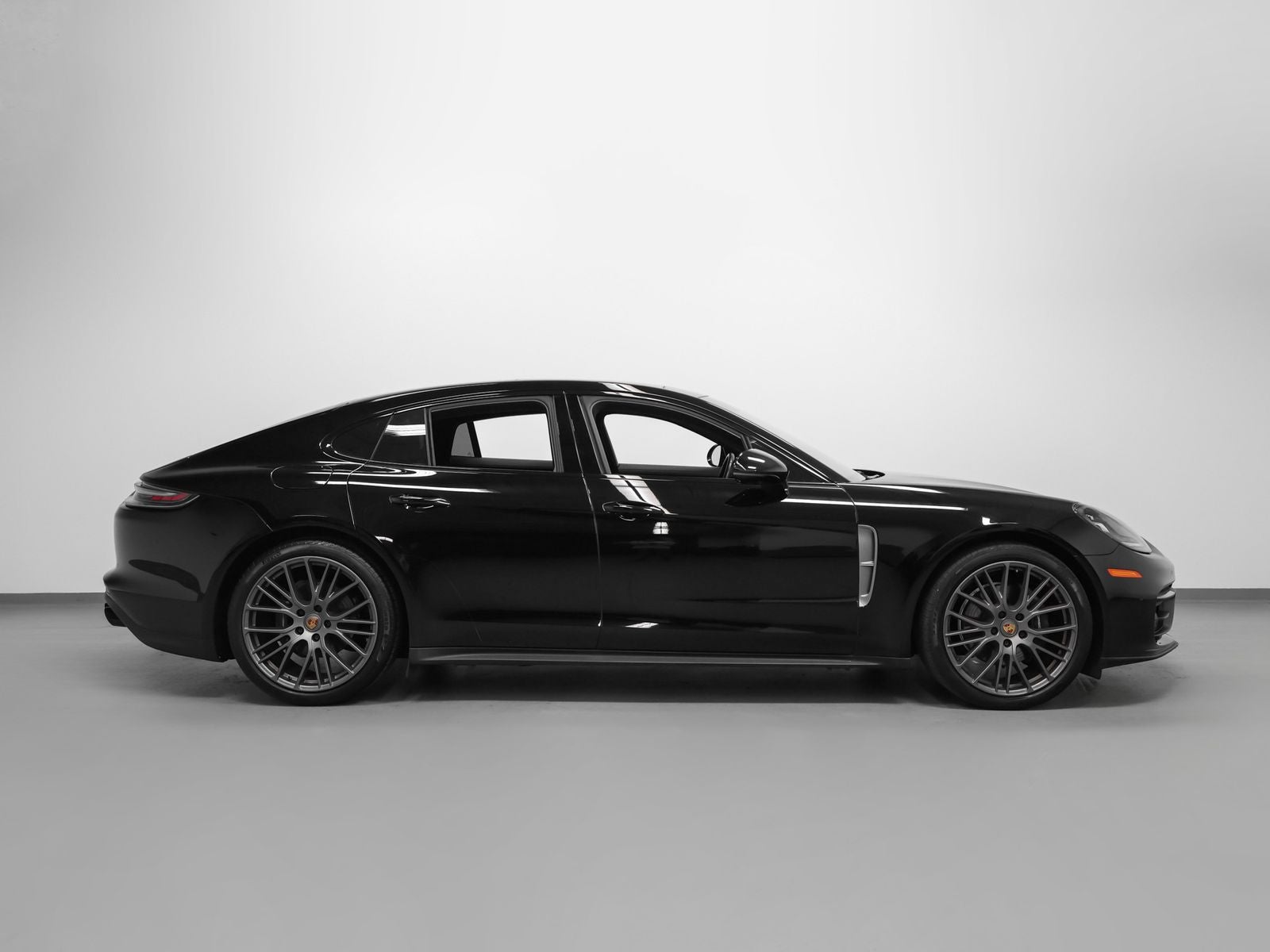 2023 Porsche Panamera 4 Platinum Edition