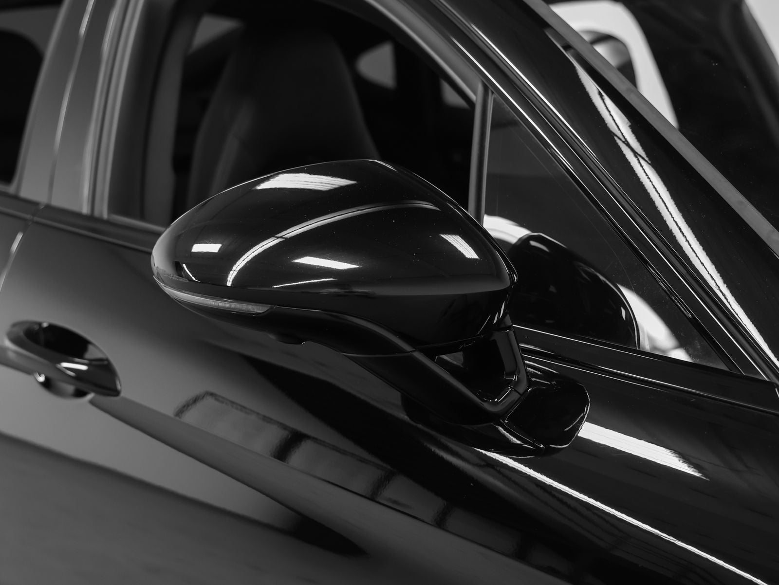 2023 Porsche Panamera 4 Platinum Edition